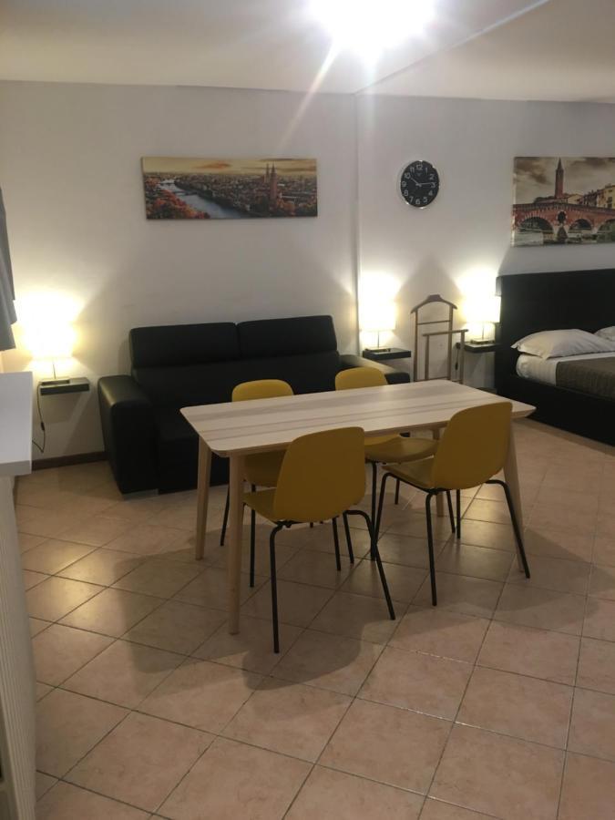 Apartamento Don Abbondio Verona Exterior foto